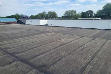 Dakrenovatie bedrijfspand Hoogeveen