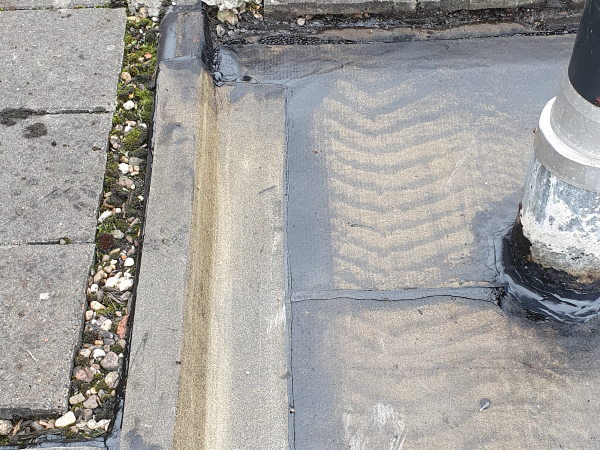 Een lekkage op het platte dak is vaak eenvoudig te repareren Een lekkage op het platte dak is vaak eenvoudig te repareren